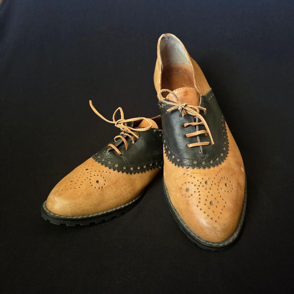 Bellini Women's Tan and Black Oxfords